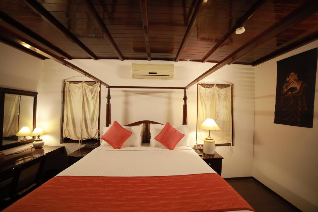 Heritage Methanam Kochi Exterior photo